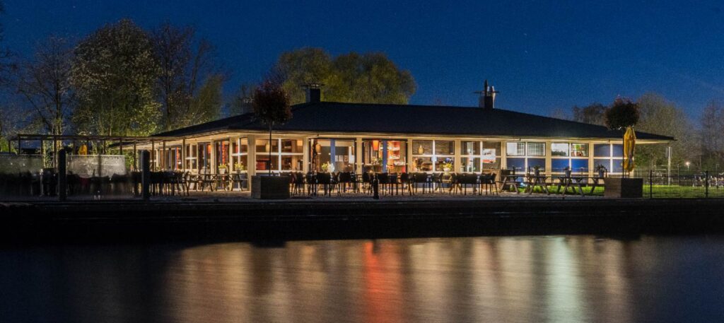 Vergaderen bij de Friese meren