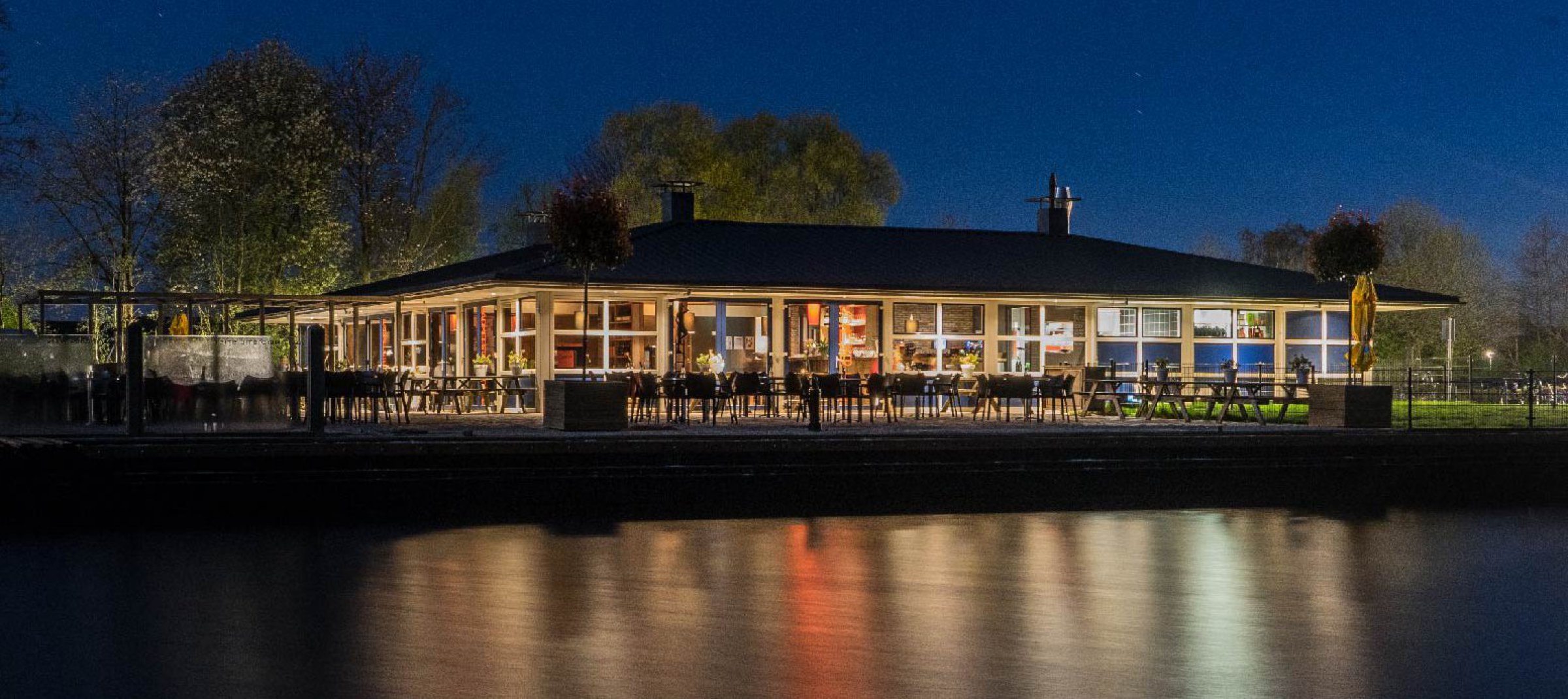 Vergaderen bij de Friese meren